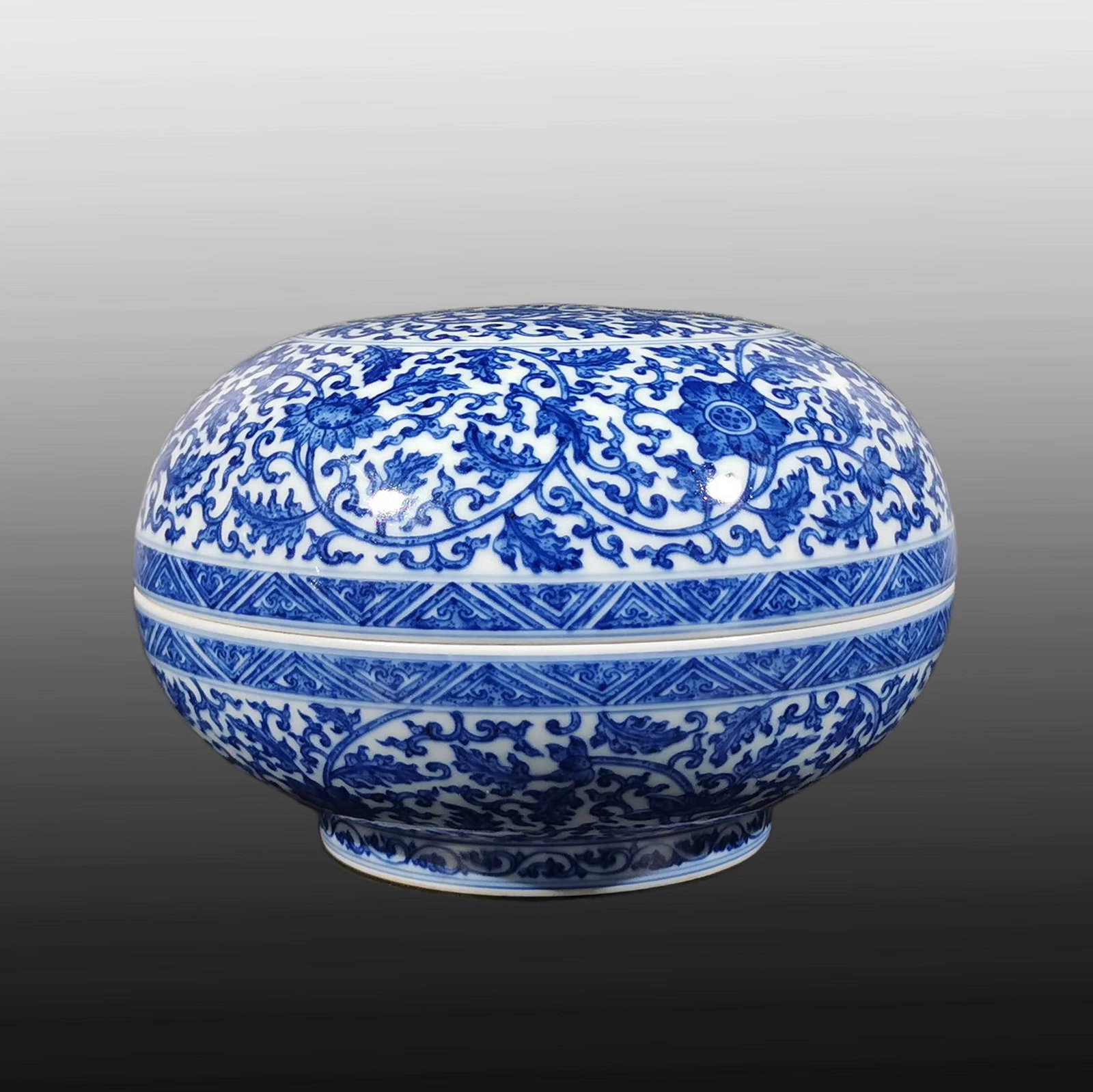 A Exquisite Blue and White Lotus Pattern Box: A Exquisite Blue and White Lotus Pattern Box,Qing Dynasty, China,Qianlong Six-character Mark,Size:5.5inx7.6in