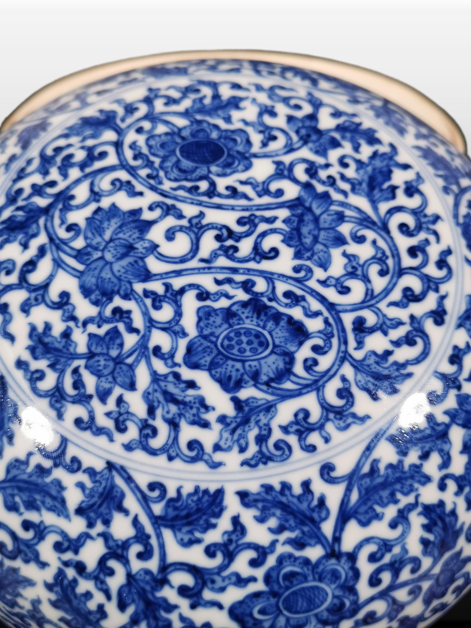 A Exquisite Blue and White Lotus Pattern Box - 4