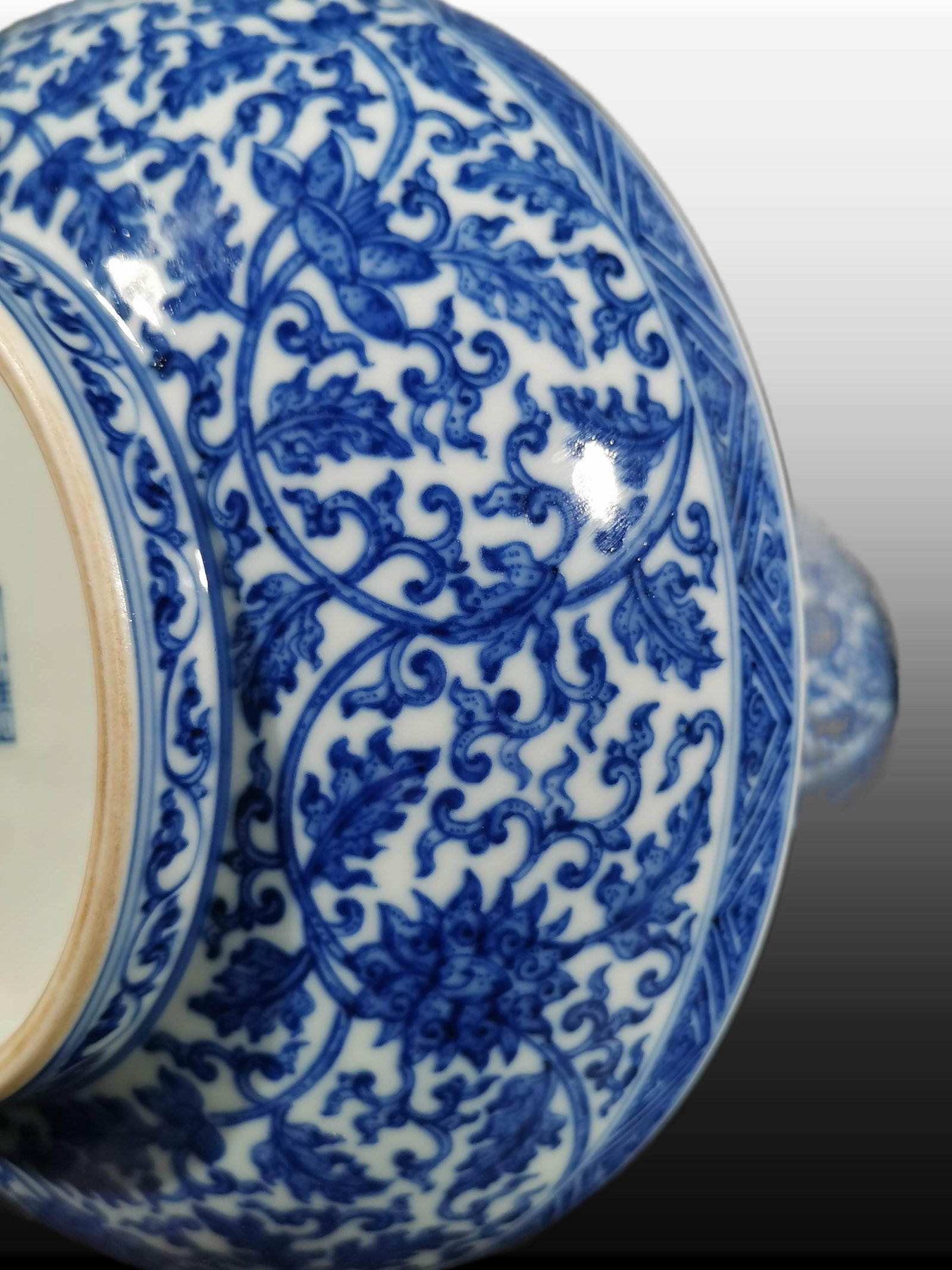 A Exquisite Blue and White Lotus Pattern Box - 5