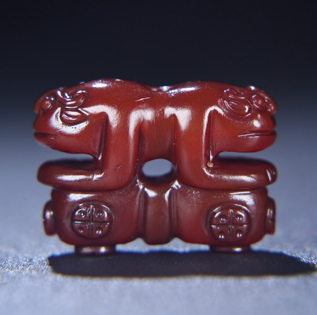A Exquisite Agate Auspicious Beast Pendant: A Exquisite Agate Auspicious Beast Pendant,Han Dynasty, China,Size:1.5inx1.1inx0.6in,Weight:23g 玛瑙瑞兽挂饰,中国汉代