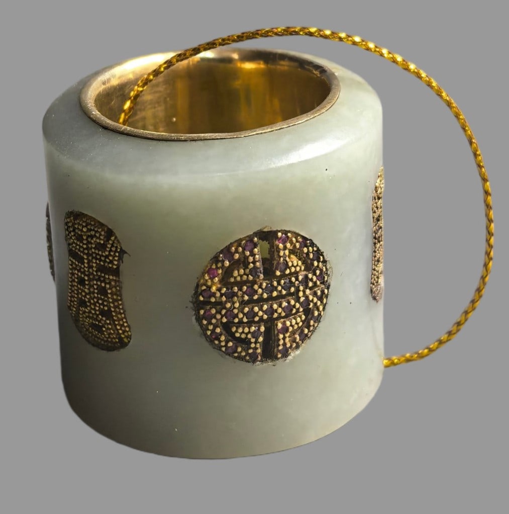A Exquisite White Jade Thumb Ring - 3