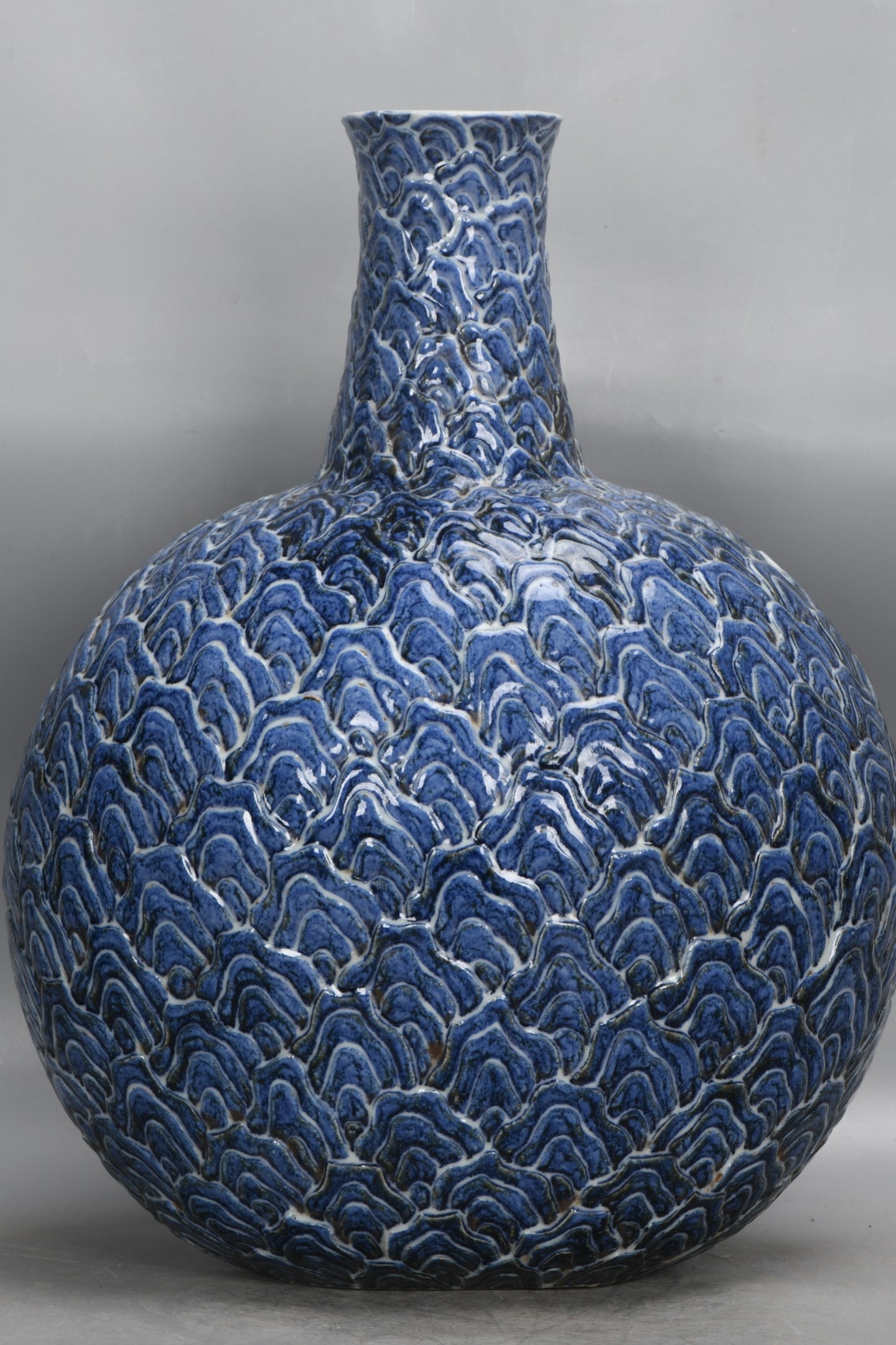 A Exquisite Blue And White Carved Mountain Pattern Vase: A Exquisite Blue And White Carved Mountain Pattern Vase,Yuan Dynasty, China,Size:16.9inx3.1inx5.5inx13.4inx5.9in 青花雕刻山纹瓶,中国元ߣ