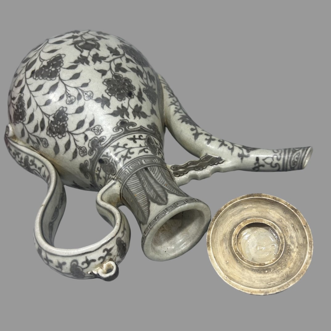 A Exquisite Underglaze-Red Lotus Pattern Ewer - 6