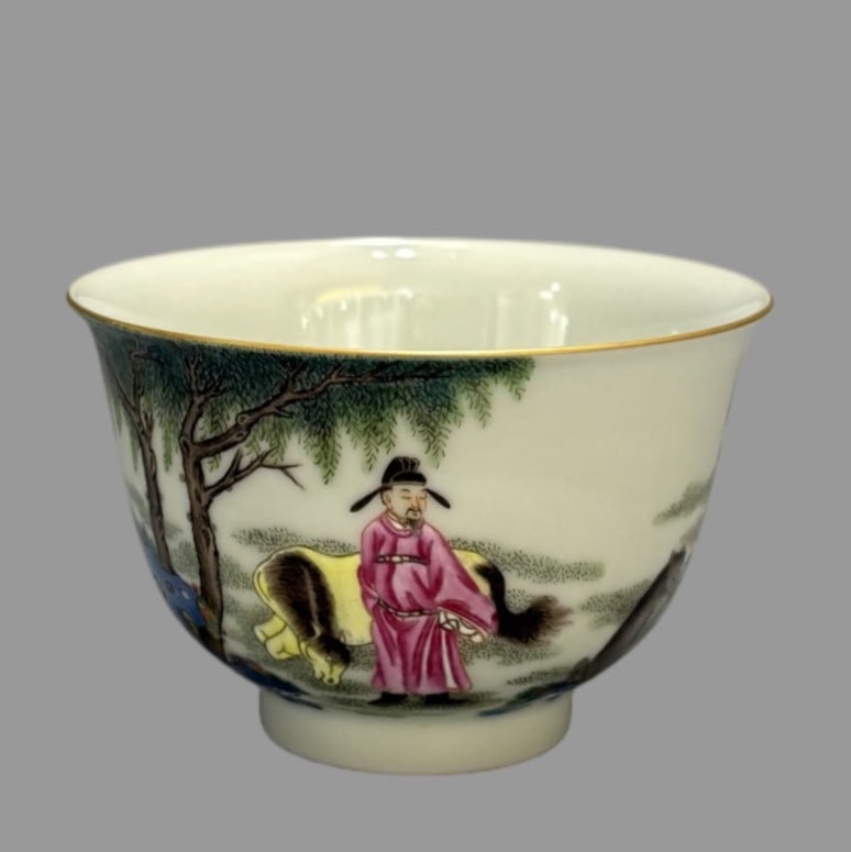 A Exquisite Famille-Rose Figures Pattern Cup (1 of 6)