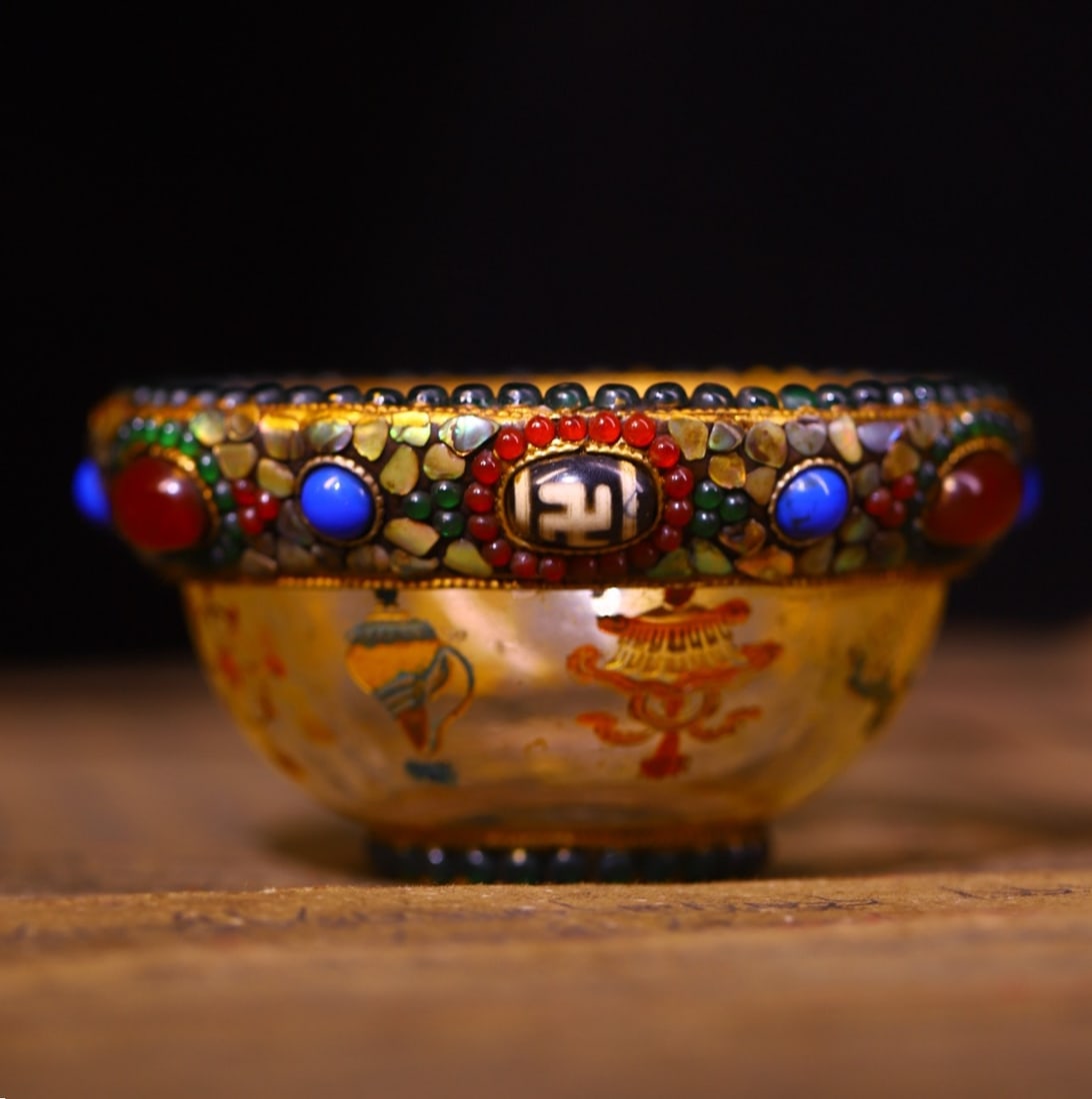 A Exquisite Crystal Carving Inlaid Dzi Bead Gems Bowl: A Exquisite Crystal Carving Inlaid Dzi Bead Gems Bowl,Qing Dynasty, China,Size:2inx3.9in,Weight:330g 水晶雕刻镶嵌天珠宝石碗,中&#