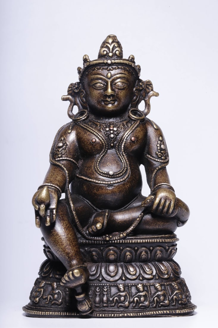 A Exquisite Bronze Inlaid Silver Statue of Mammon Ornament: A Exquisite Bronze Inlaid Silver Statue of Mammon Ornament,Qing Dynasty, China,Size:5.9inx3.5inx2.6in,Weight:862g 铜错银黄财神摆件,中国ę
