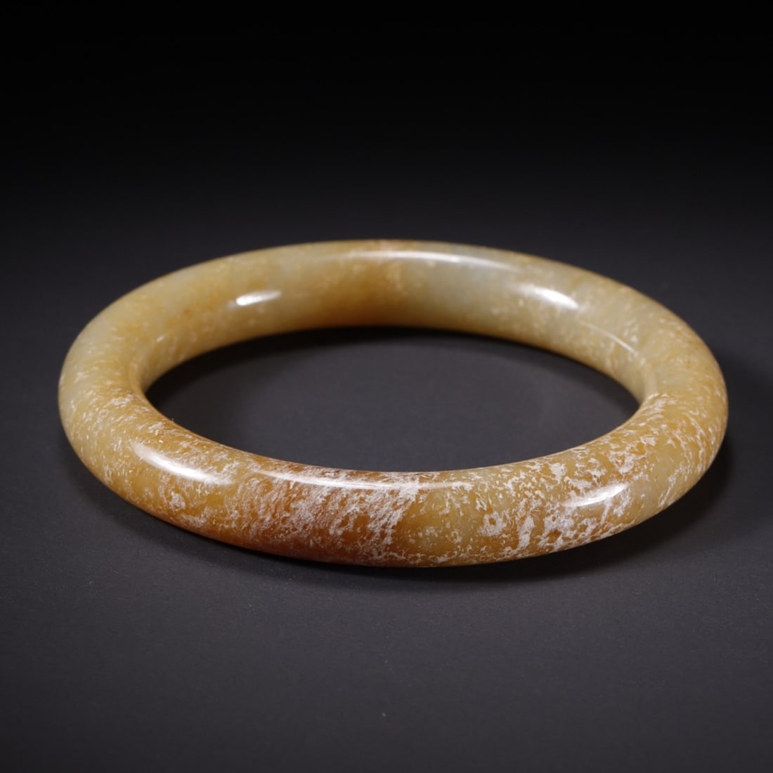 A Exquisite Hotan Jade Bracelet: A Exquisite Hotan Jade Bracelet,Qing Dynasty, China,Size:2.3inx0.4in,Weight:56.2g 和田玉手镯,中国清代