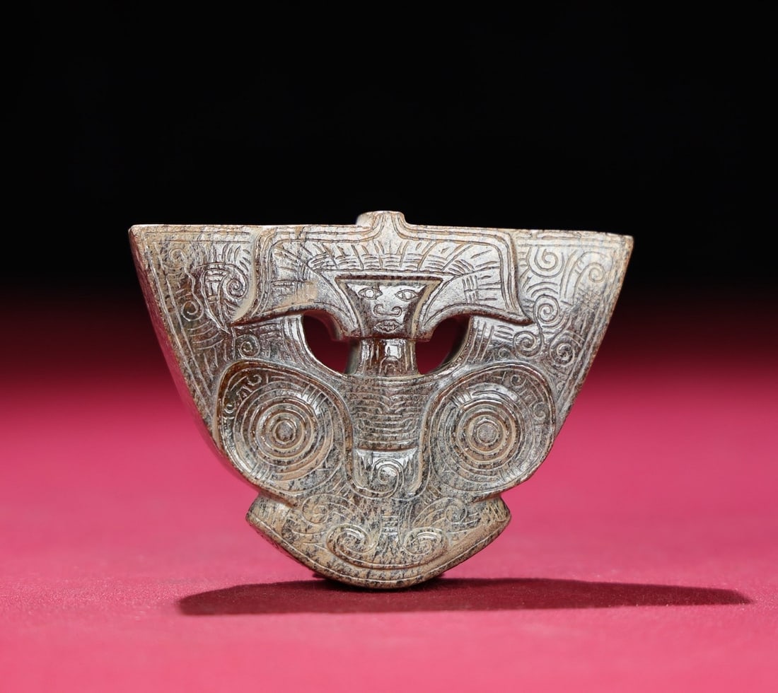 A Exquisite Hetian Jade Human Face Ornament: A Exquisite Hetian Jade Human Face Ornament,Han Dynasty, China,Size:2.8inx0.6inx2in,Weight:99g 和田玉人面摆件,中国汉代