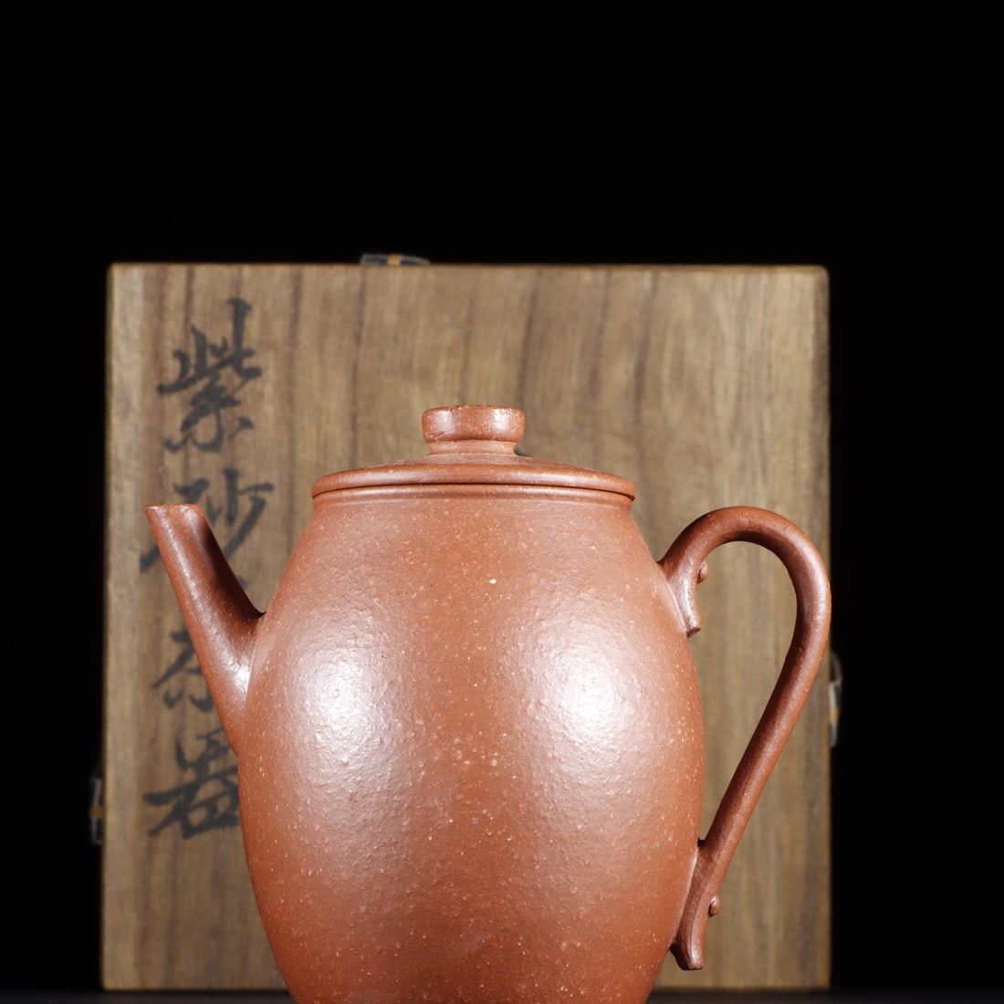 A Exquisite Purple Sands Teapot: A Exquisite Purple Sands Teapot,Qing Dynasty, China,With Mark,Size:3.5inx3.9in 紫砂壶,中国清代,带款