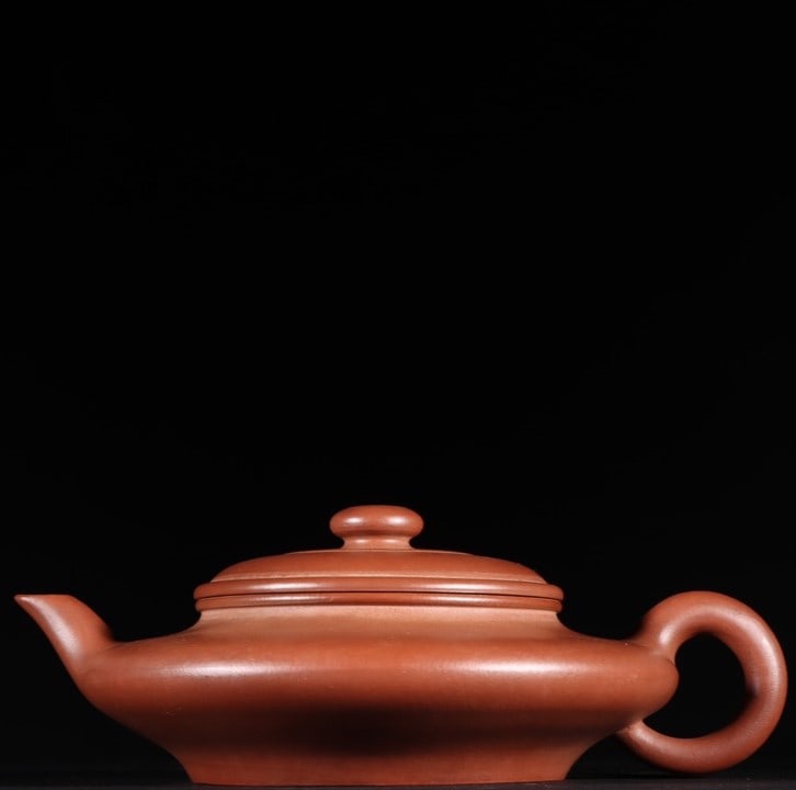 A Exquisite Purple Sands Flat Teapot: A Exquisite Purple Sands Flat Teapot,Modern Time of China,With Mark,Size:2.9inx8in 紫砂扁壶,近现代,带款