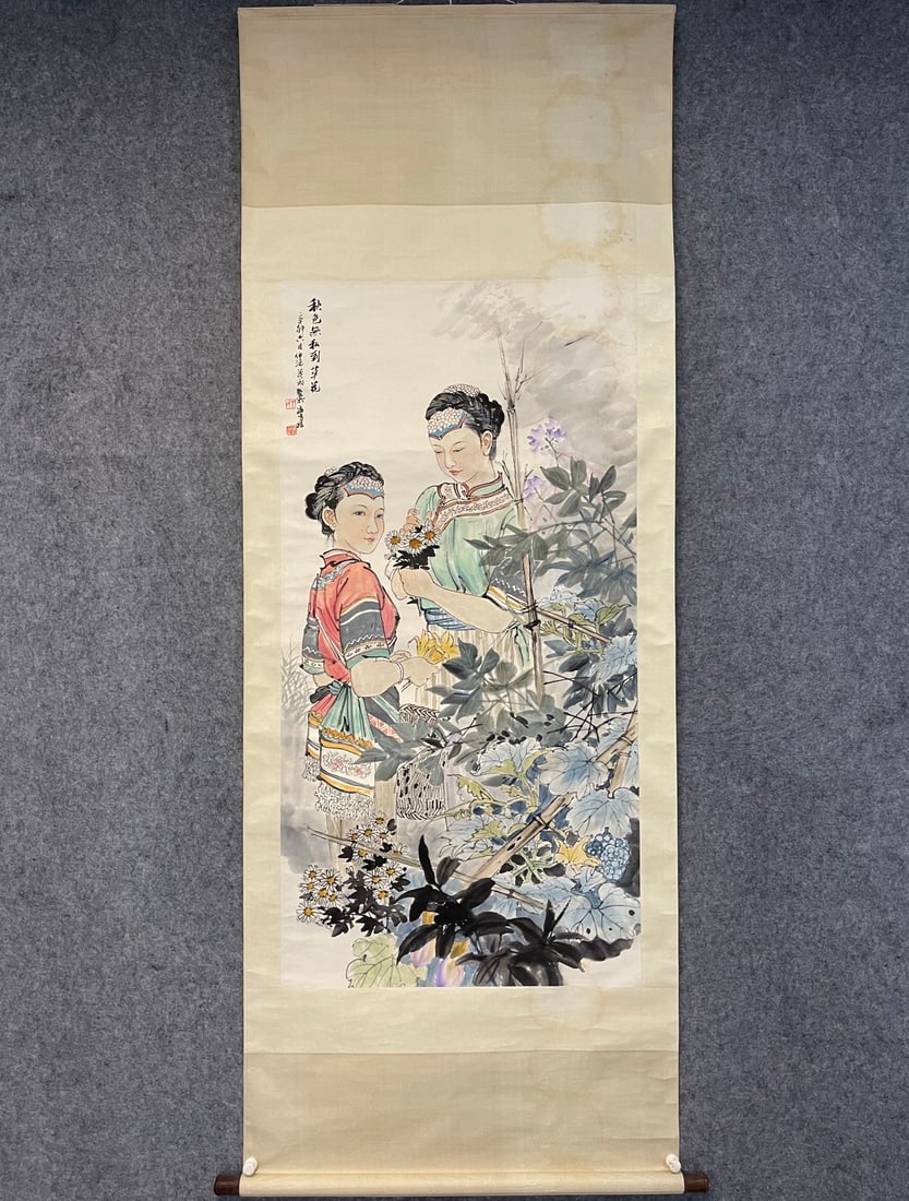 A Chinese Vertical Scroll Ink Painting of Figures on Paper: A Chinese Vertical Scroll Ink Painting of Figures on Paper,Modern Time of China,Wang Maofei,without frame size:27.6inx55.1in