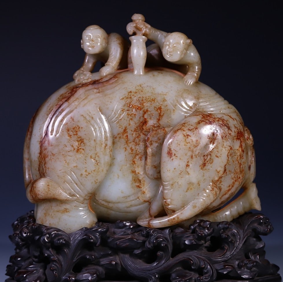 A Exquisite Hotan Jade Elephant Ornament (1 of 9)