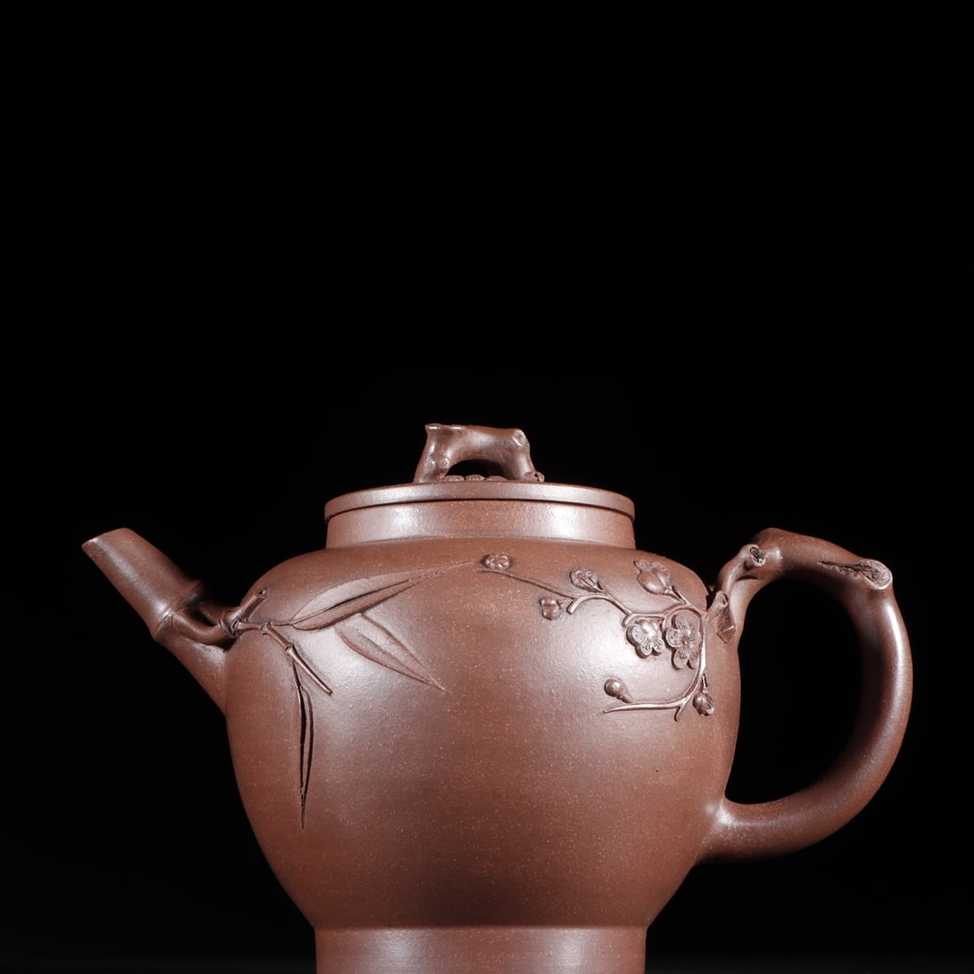 A Exquisite Purple Sands Pine and Bamboo Pattern Ewer: A Exquisite Purple Sands Pine and Bamboo Pattern Ewer,Republic of China,With Mark,Size:4.8inx7.3in 紫砂松竹纹执壶,民国,带款