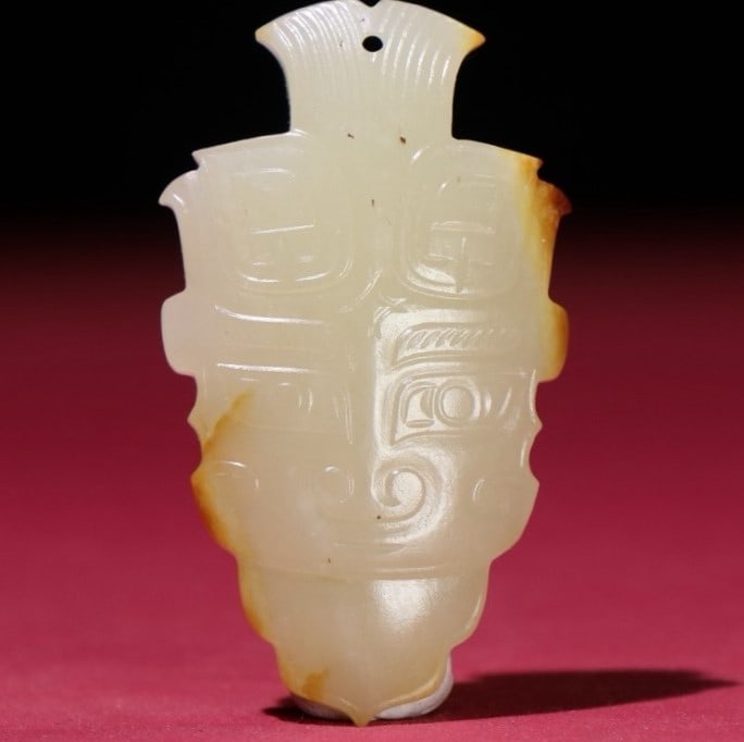 A Exquisite Hetian Jade Pendant: A Exquisite Hetian Jade Pendant,Han Dynasty, China,Size:2.3inx1.3inx0.4in,Weight:25g 和田玉挂饰,中国汉代