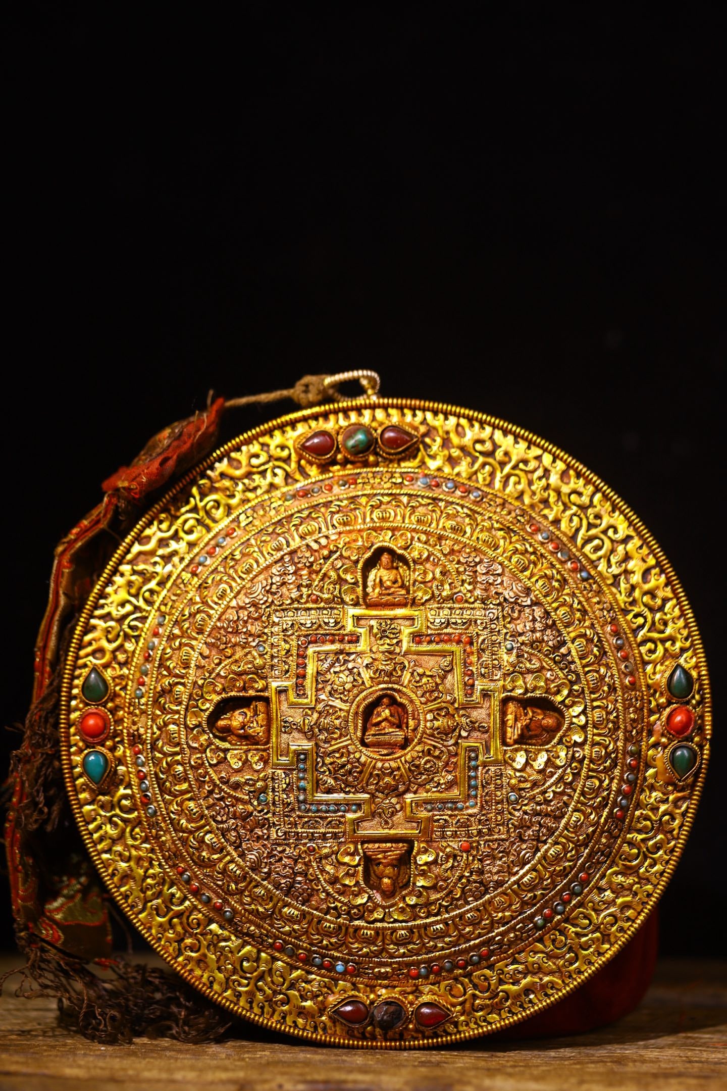 A Exquisite Silver Chiseling Inlaid Gems Thangka: A Exquisite Silver Chiseling Inlaid Gems Thangka,Qing Dynasty, China,Size:8.7inx7.9inx0.8in,Weight:410g