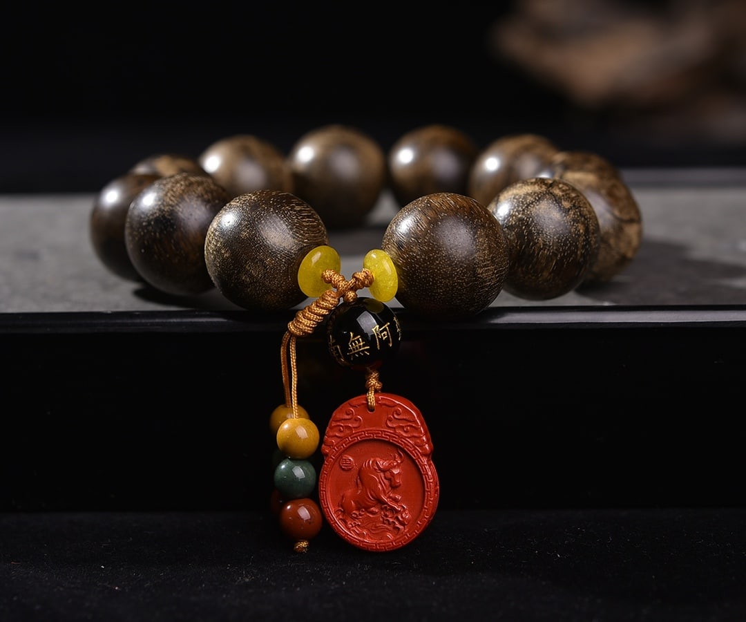 A Exquisite Eaglewood Bracelet - 3