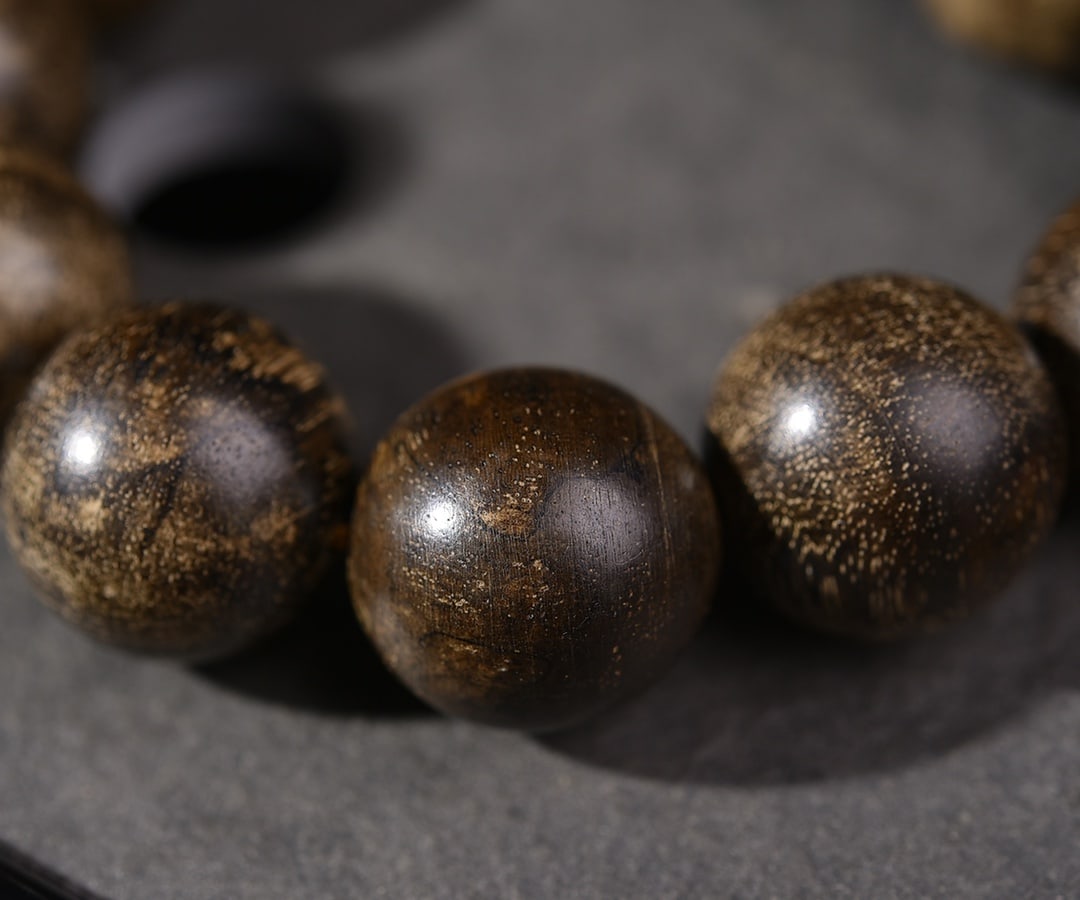 A Exquisite Eaglewood Bracelet - 5