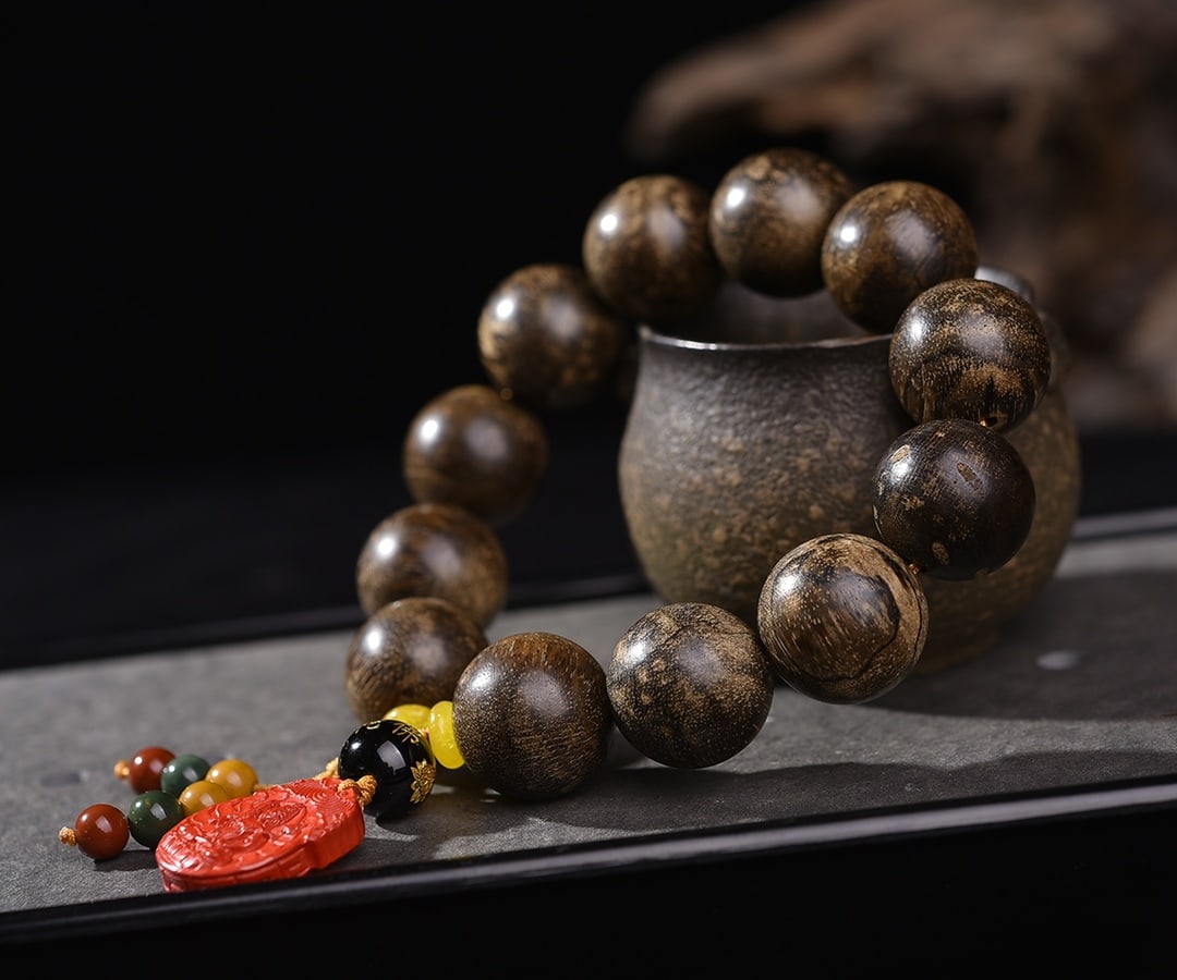 A Exquisite Eaglewood Bracelet - 6