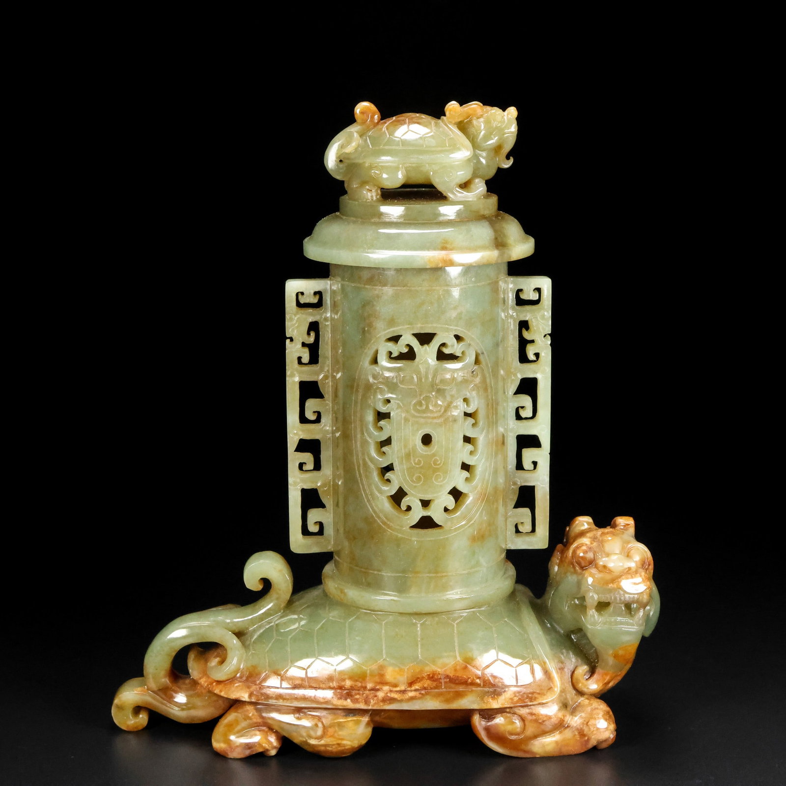 A Exquisite Hotan Jade Turtle Censer: A Exquisite Hotan Jade Turtle Censer,Qing Dynasty, China,Size:7.5inx6.7inx3.1in,Weight:966g 和田玉龟炉,中国清代