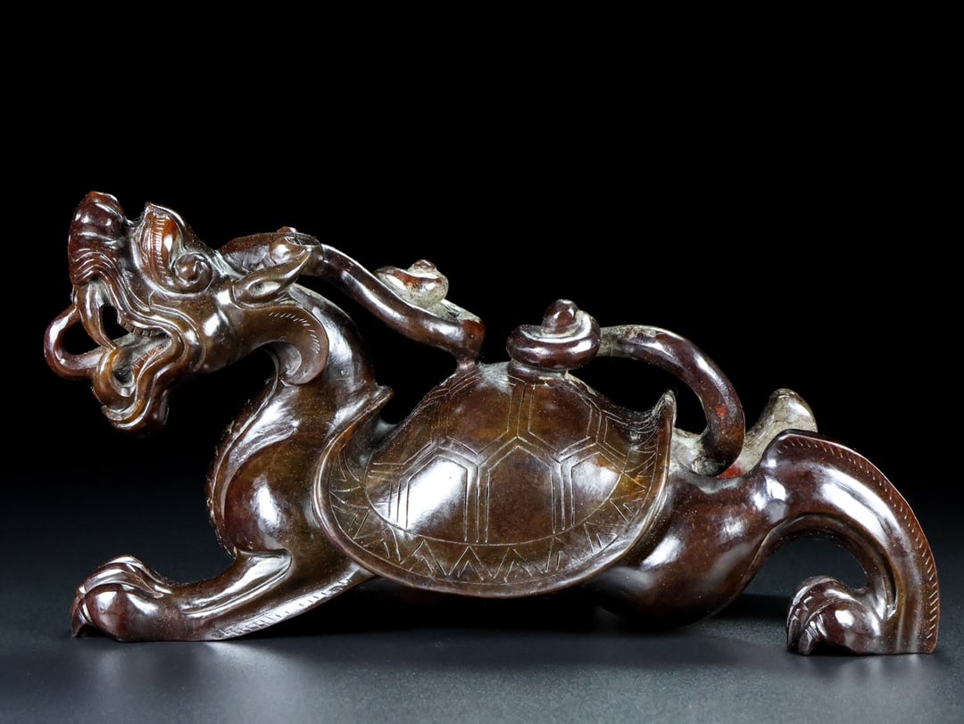 A Exquisite Hotan Jade tortoise Ornament: A Exquisite Hotan Jade tortoise Ornament,Han Dynasty, China,Size:8.7inx3.5inx4.7in,Weight:1632g 和田玉龟摆件,中国汉代