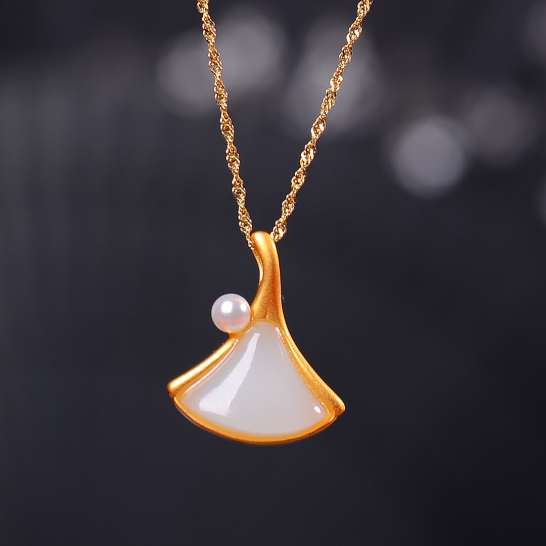 A Exquisite Silver-Inlaid Hotan Jade Pearl Pendant: A Exquisite Silver-Inlaid Hotan Jade Pearl Pendant,Size:0.5inx0.6in 银镶嵌和田玉珍珠吊坠