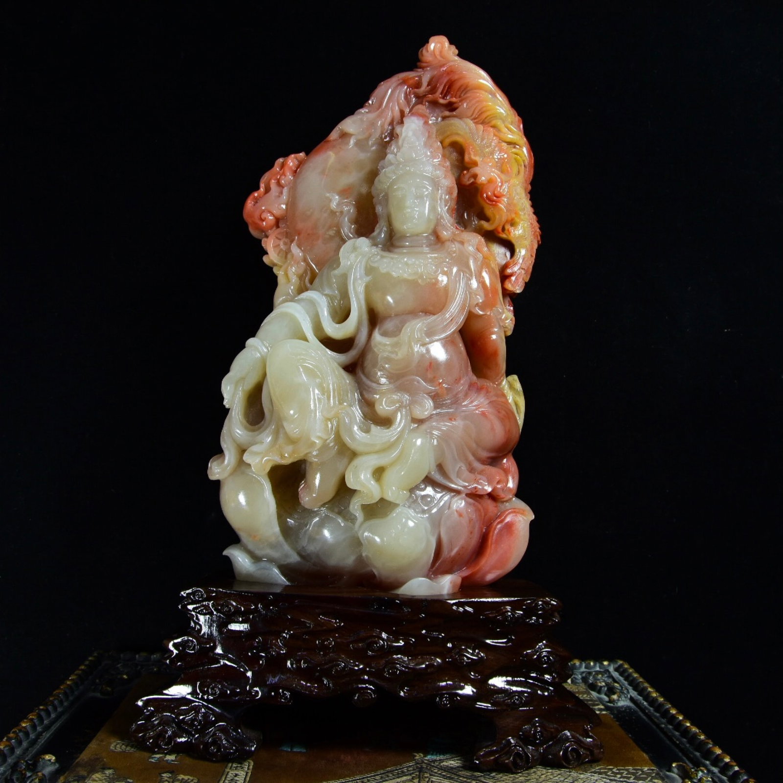 A Rare Shoushan Stone Statue of Avalokitesvara Ornament - 3