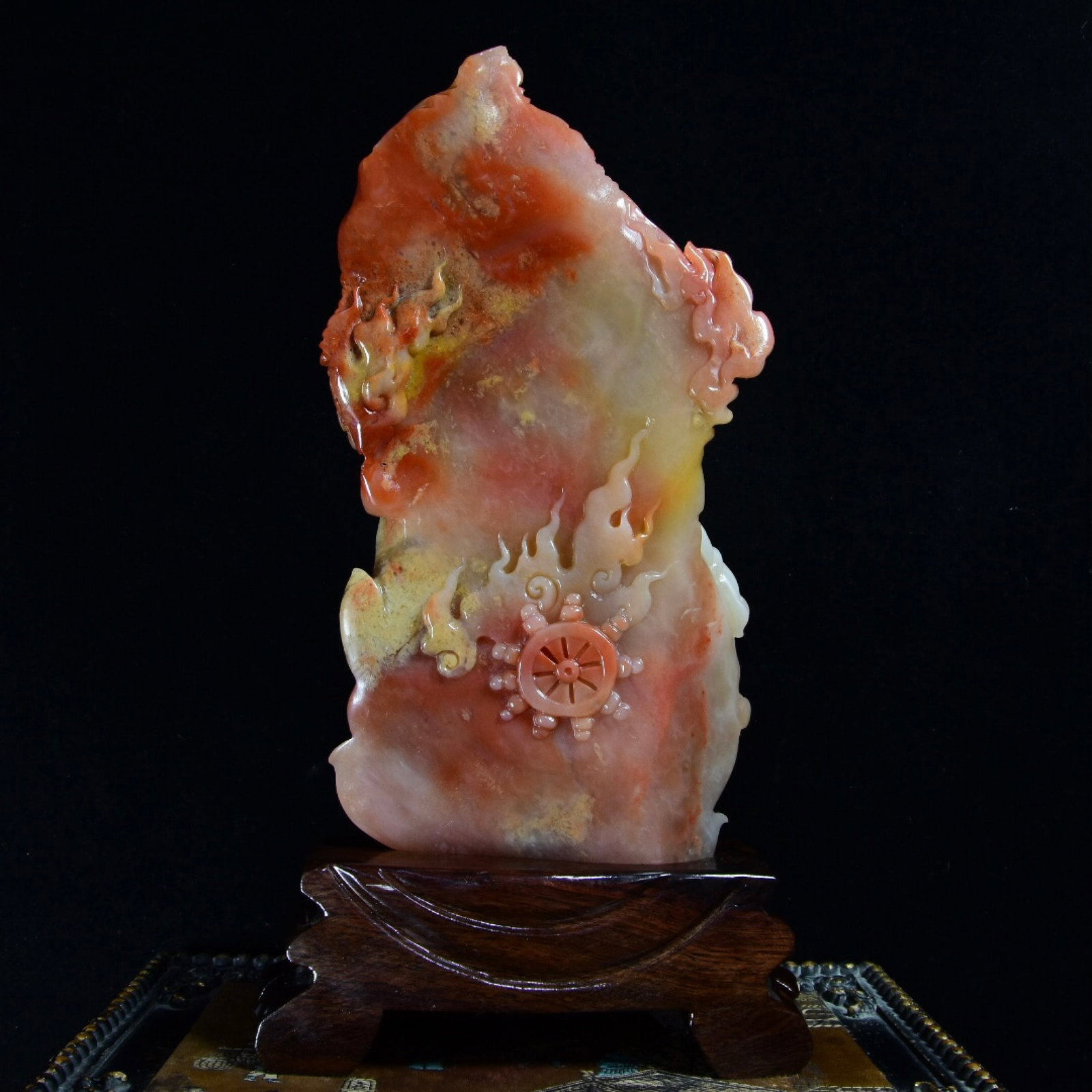 A Rare Shoushan Stone Statue of Avalokitesvara Ornament - 7