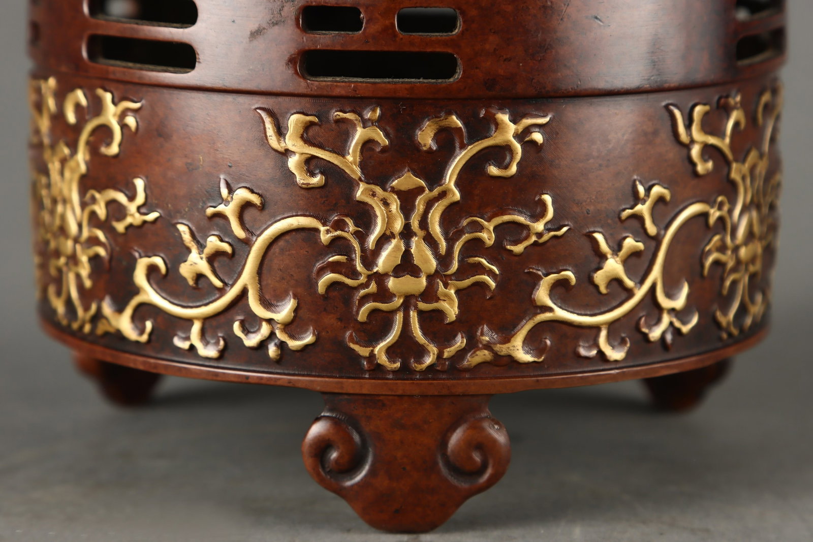 An Exquisite Gilt Bronze Lotus Pattern Tripod Censer - 5