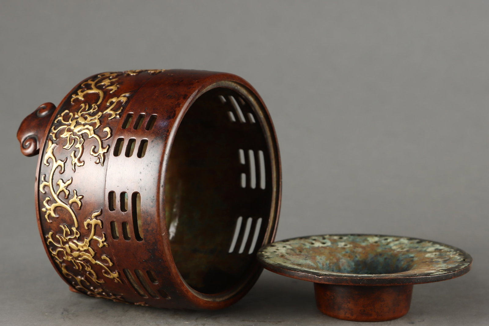 An Exquisite Gilt Bronze Lotus Pattern Tripod Censer - 6
