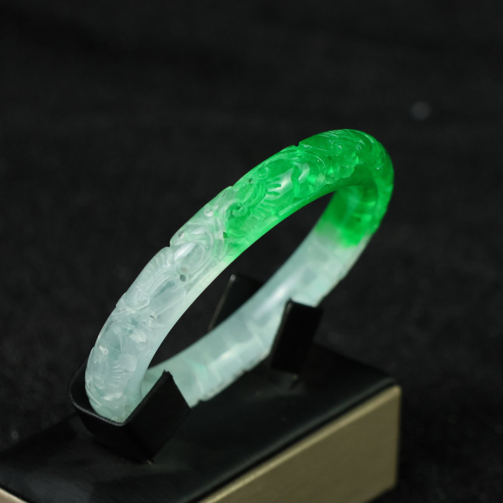An Exquisite Jadeite Bracelets - 5