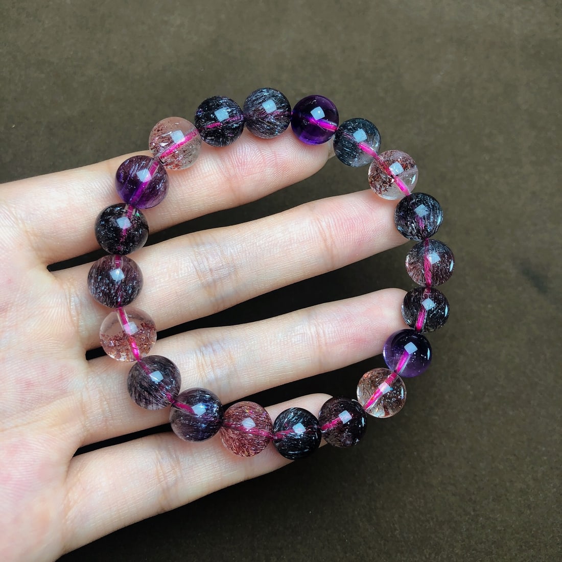 An Exquisite Crystal Bracelets: Estimated Value:12000-24000 An Exquisite Crystal Bracelets,Size:10mm, Weight:28.9g 水晶手串