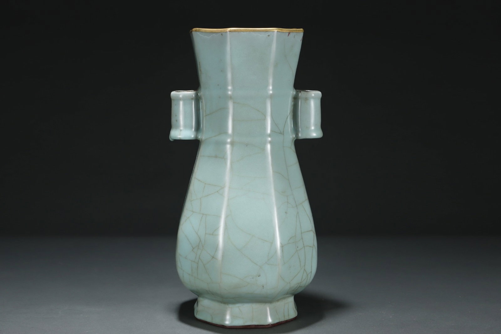 A Rare Guan yao Cover with Gold Double-Ears Vase,with an Imperial Poem by Emperor Qianlong - 3