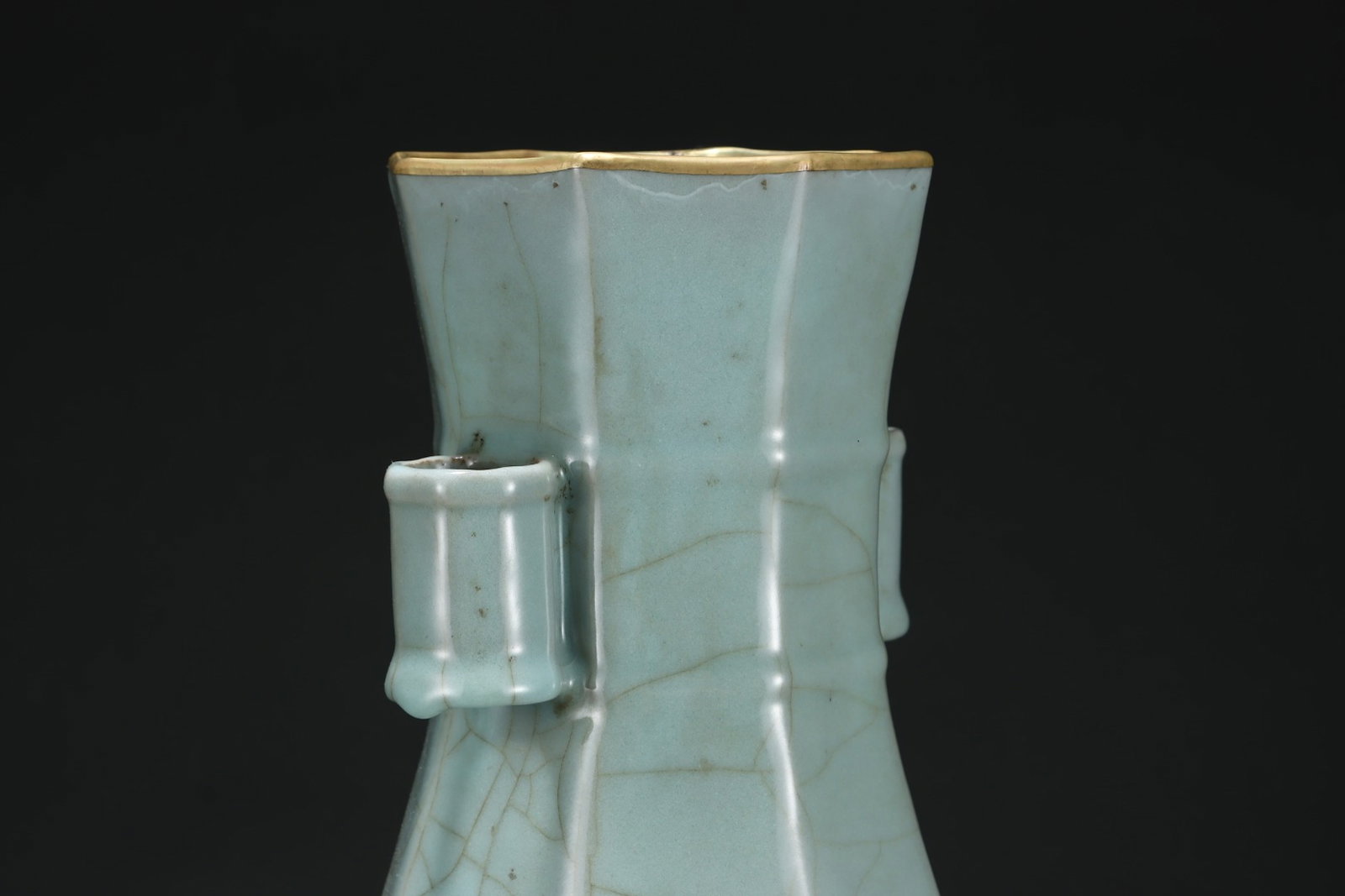 A Rare Guan yao Cover with Gold Double-Ears Vase,with an Imperial Poem by Emperor Qianlong - 4