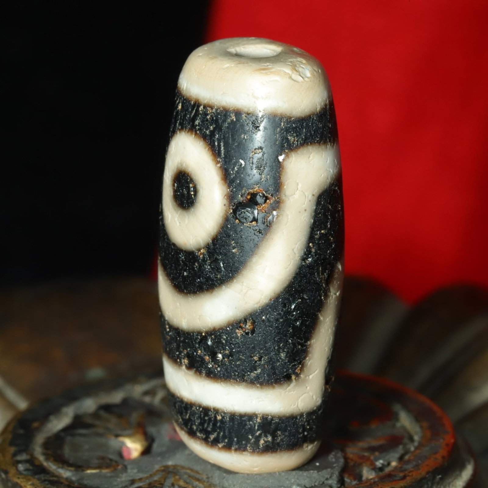 An Exquisite Two Eyes Dzi Bead Pendant - 2