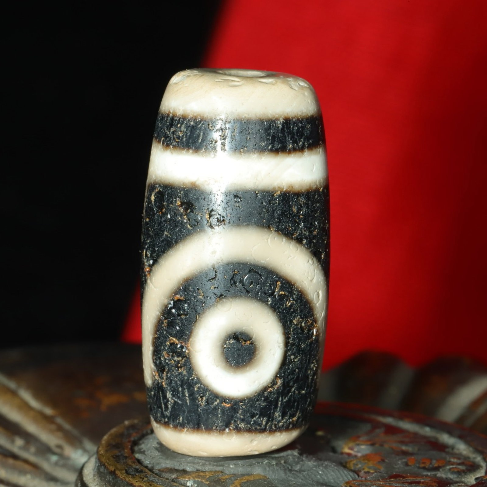 An Exquisite Two Eyes Dzi Bead Pendant - 3