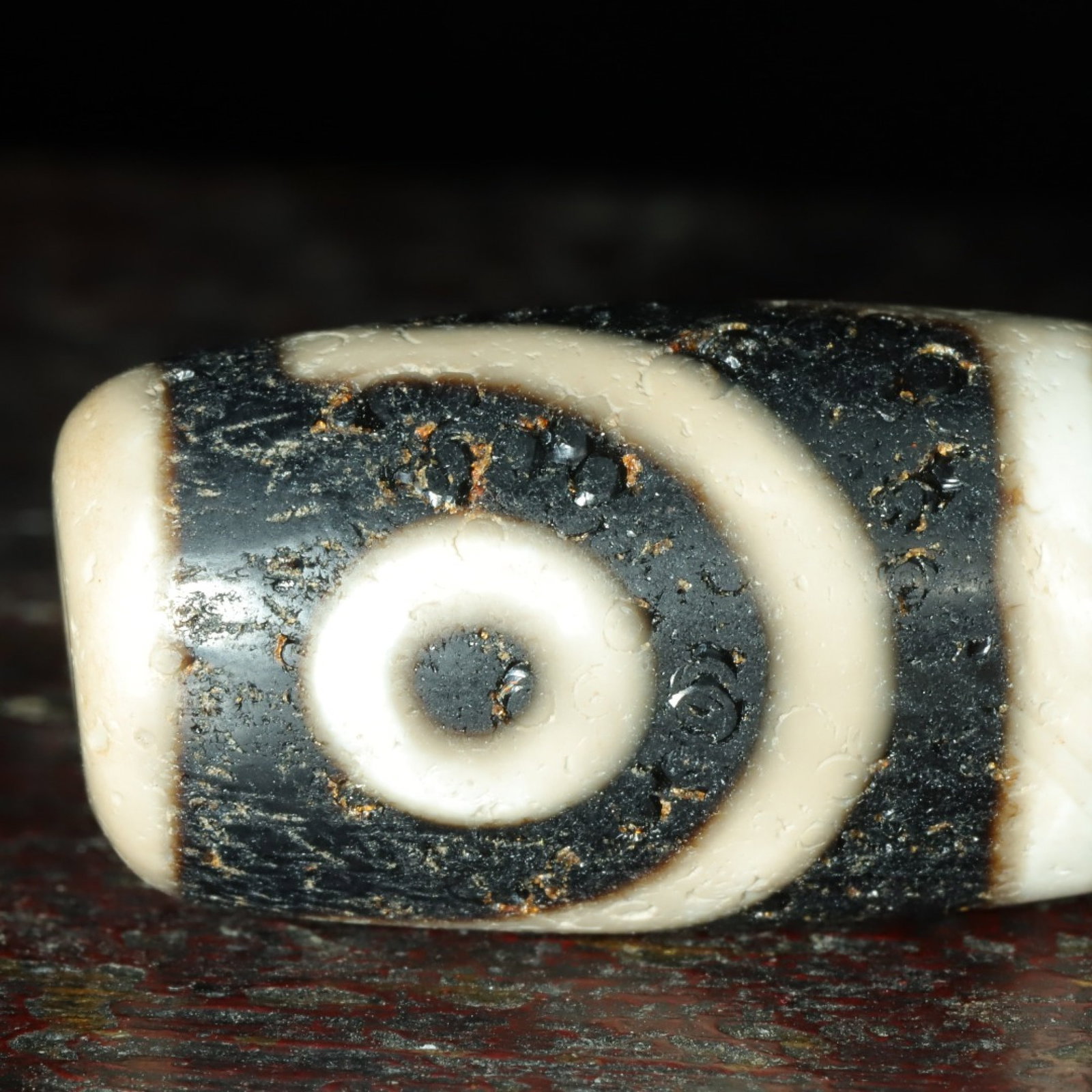 An Exquisite Two Eyes Dzi Bead Pendant - 8