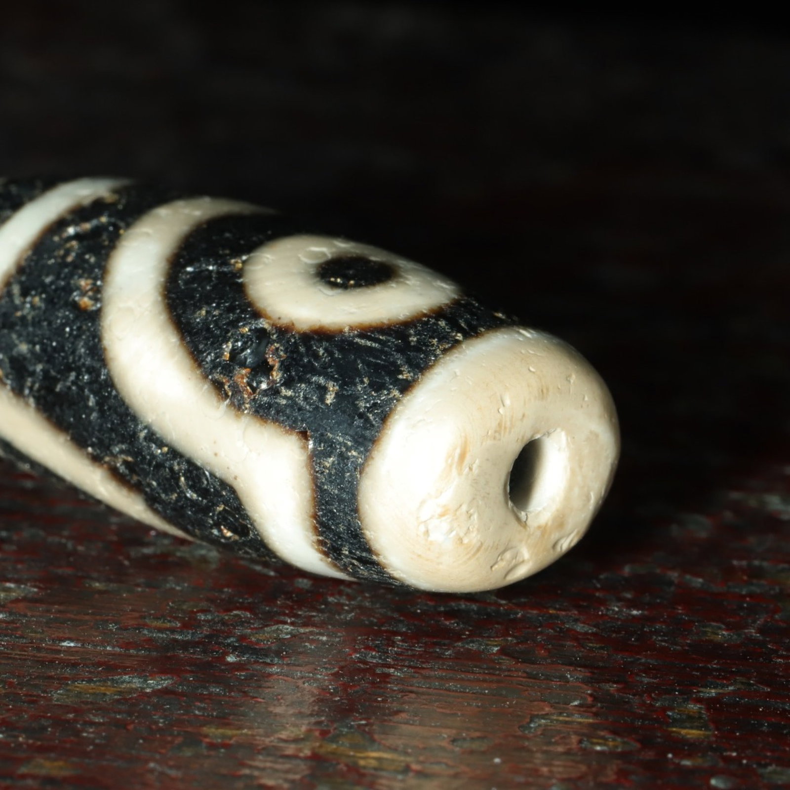 An Exquisite Two Eyes Dzi Bead Pendant - 9