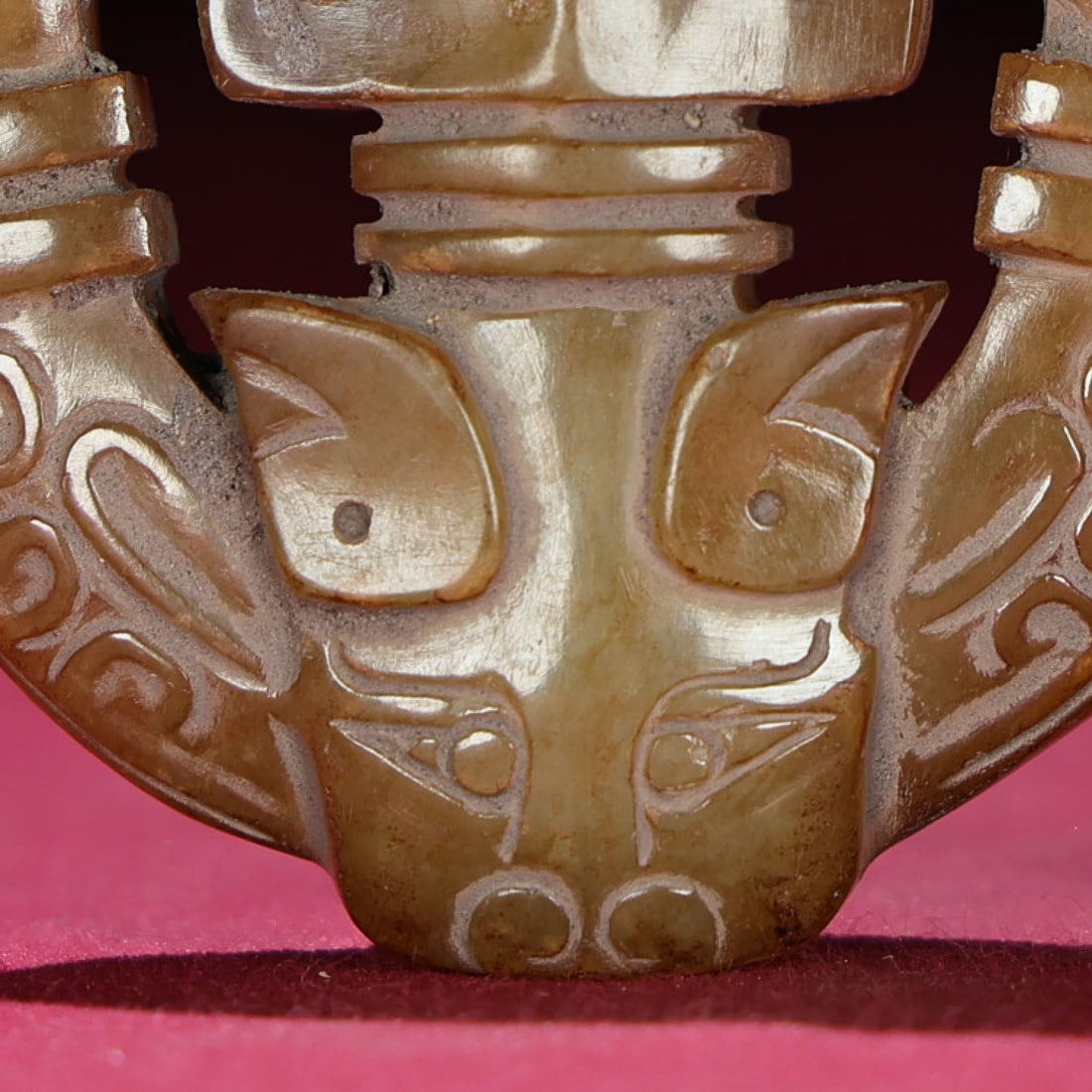 An Exquisite White Jade Beast-Face Pattern Pendant - 2