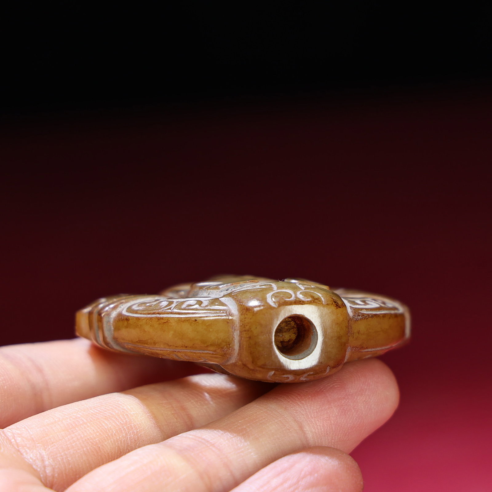 An Exquisite White Jade Beast-Face Pattern Pendant - 4