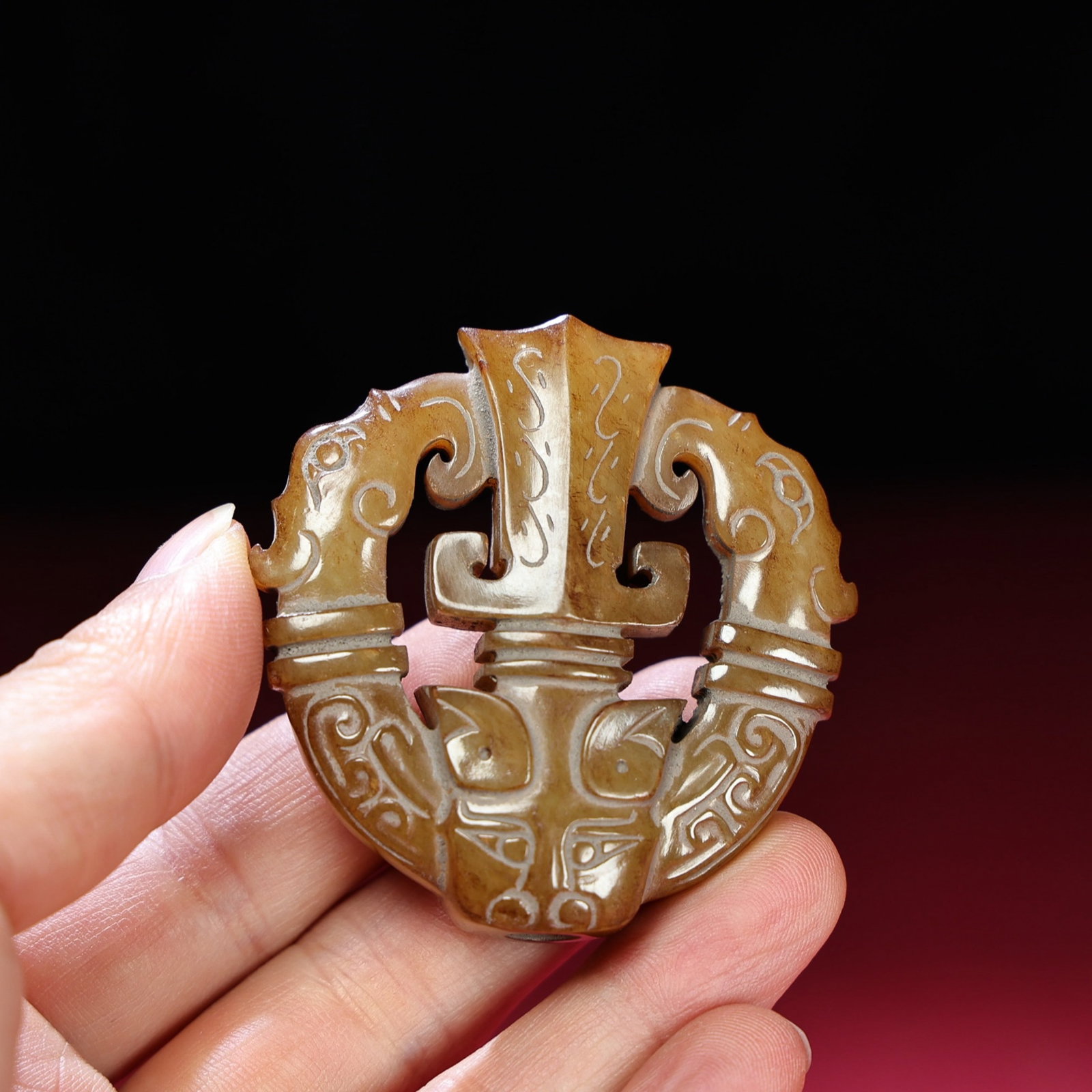 An Exquisite White Jade Beast-Face Pattern Pendant - 5