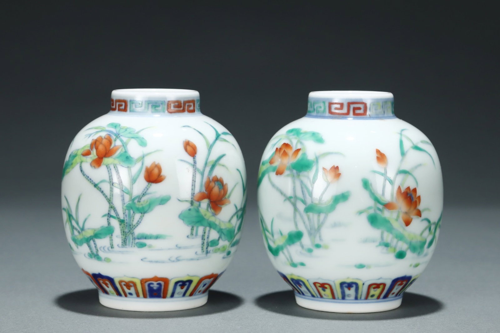 A Pair of Exquisite Doucai Lotus Pattern Jars - 3