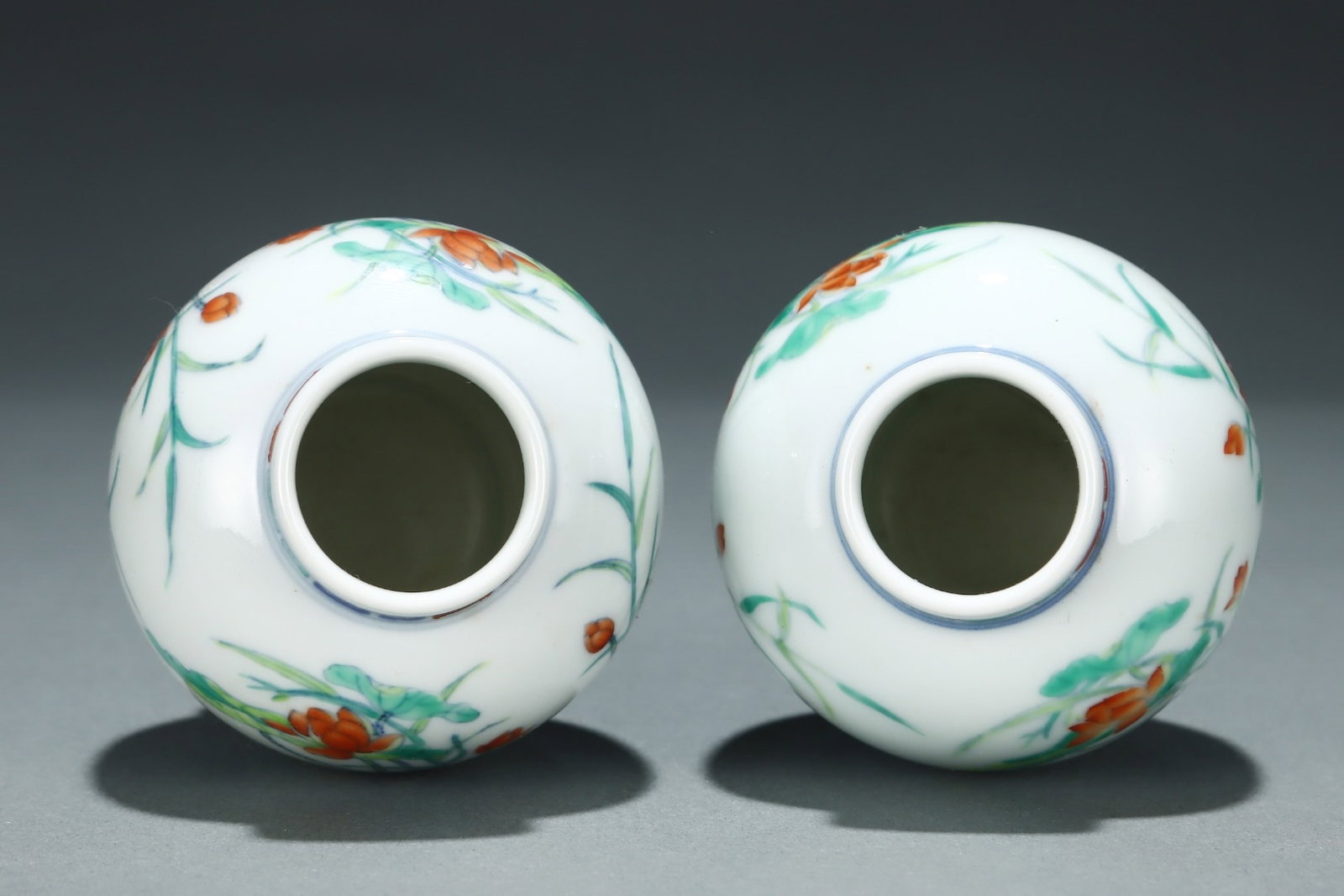 A Pair of Exquisite Doucai Lotus Pattern Jars - 5