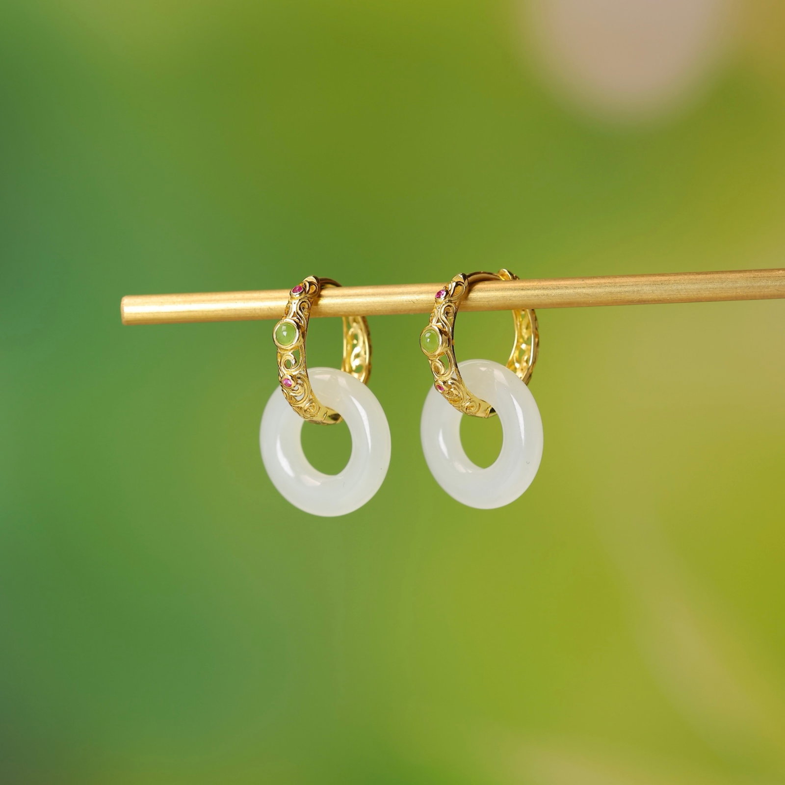 A Pair of Exquisite Sterling Silver-Gold Plated Inlaid White Jade Earrings - 3