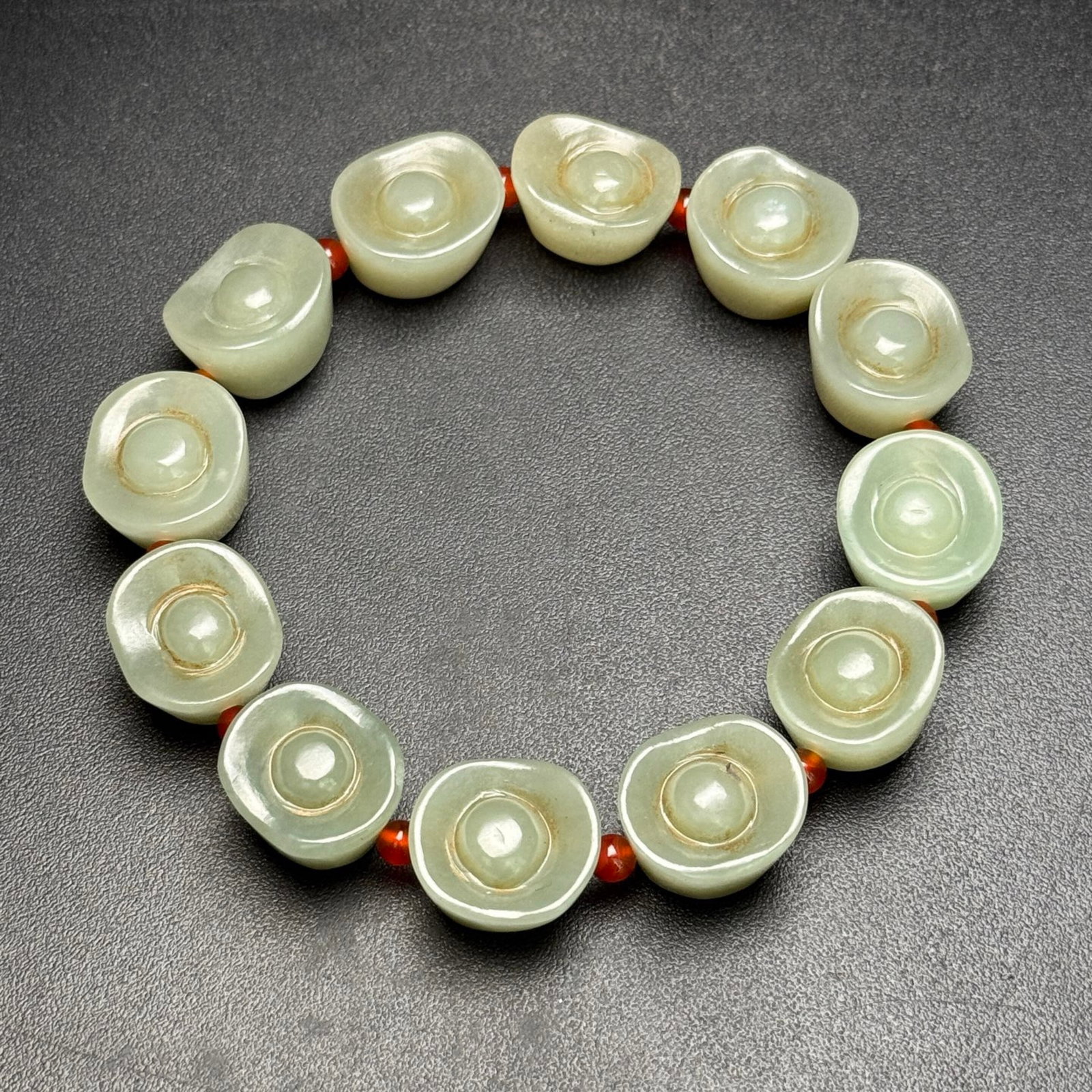 An Exquisite White Jade Ingot Bracelets: Estimated Value:1000-2000 An Exquisite White Jade Ingot Bracelets,Qing Dynasty,China,Size:18mmx15mmx11mm,Total Weight:61g