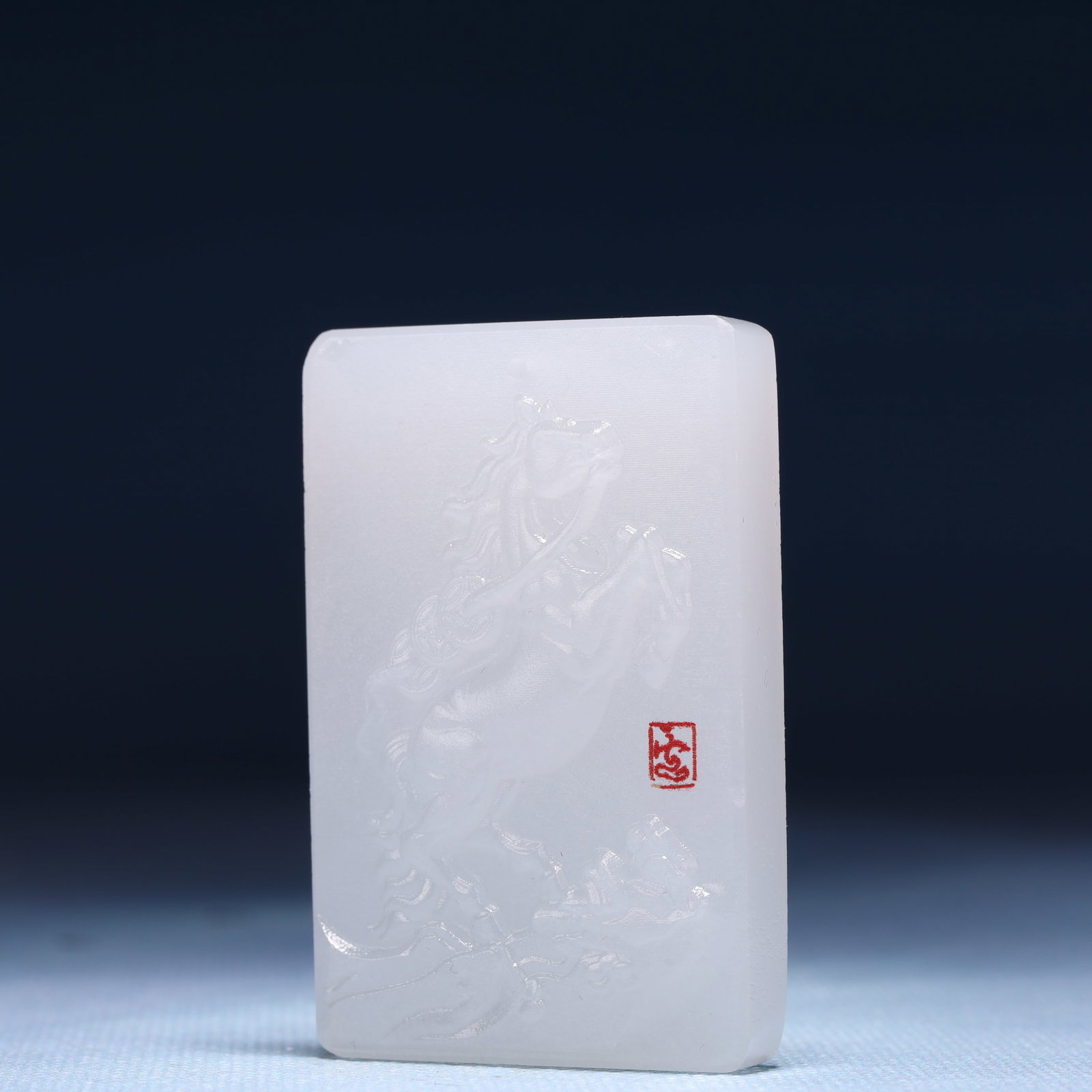 An Exquisite White Jade Horse Pattern Pendant - 2