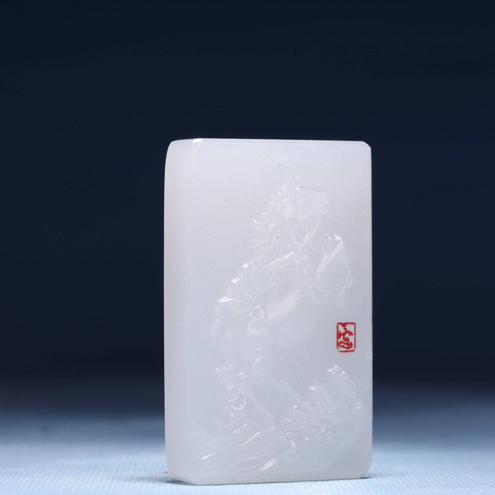 An Exquisite White Jade Horse Pattern Pendant - 3