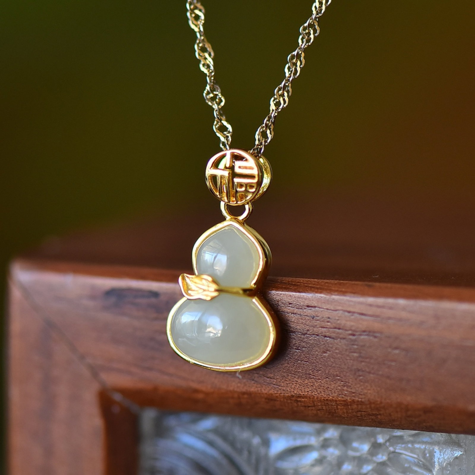 An Exquisite Sterling Silver-Gold Plated Inlaid White Jade Pendant: Estimated Value:200-400 An Exquisite Sterling Silver-Gold Plated Inlaid White Jade Pendant,Size:9mmx12mm 纯银镀金镶白玉吊坠