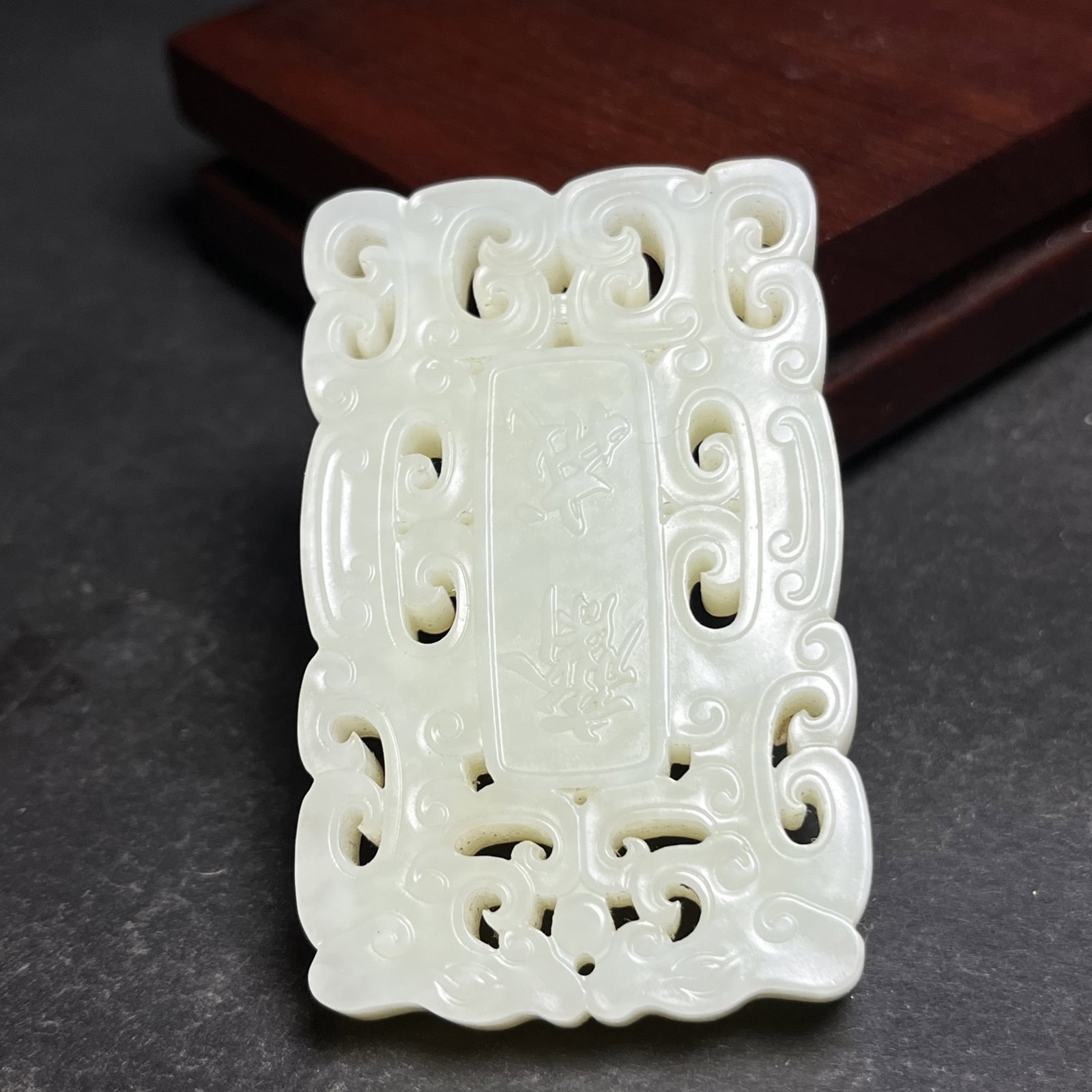 An Exquisite White Jade Dragon Pattern Pendant - 3