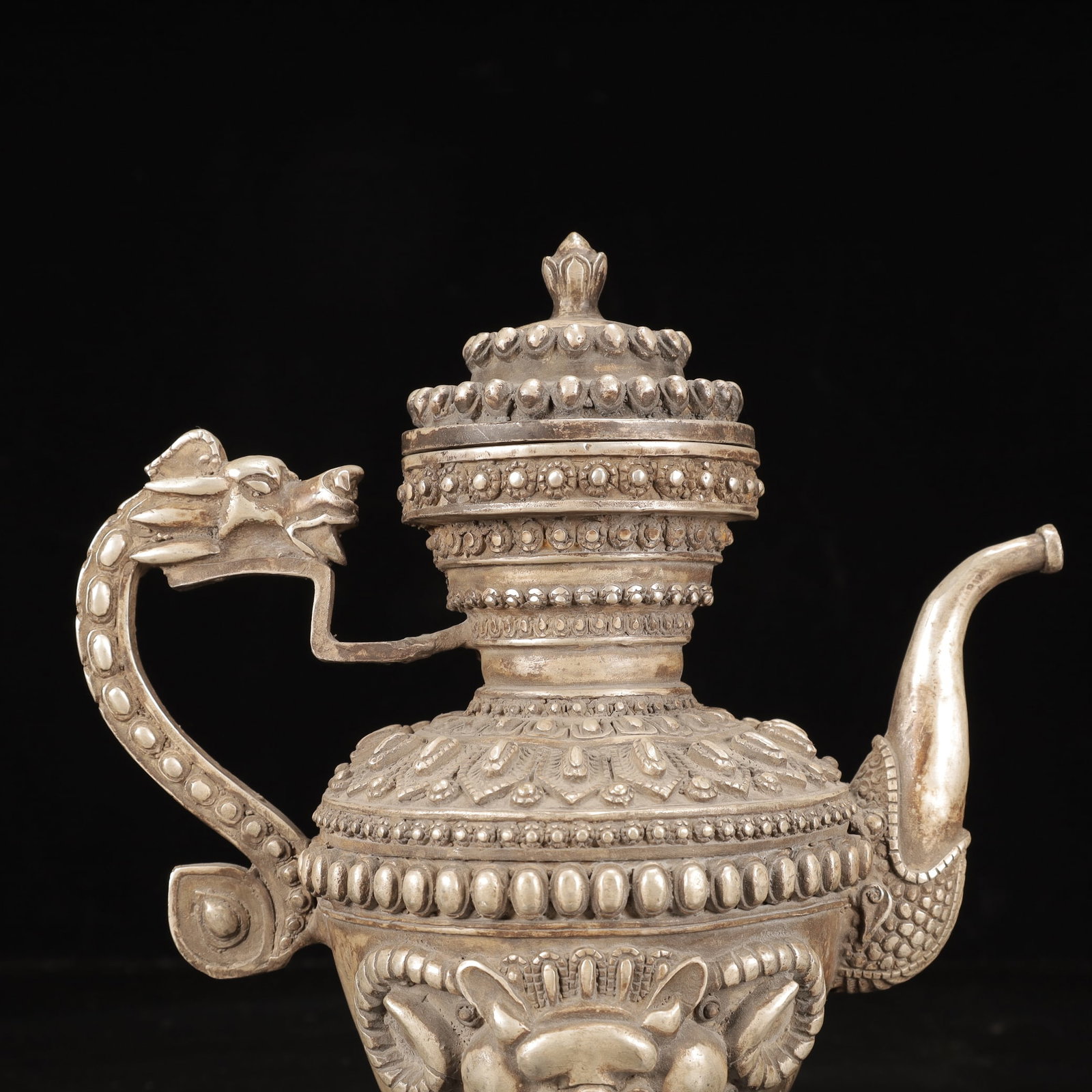 An Exquisite Silver-Plated Bronze Beast-Face Pattern Ewer - 10