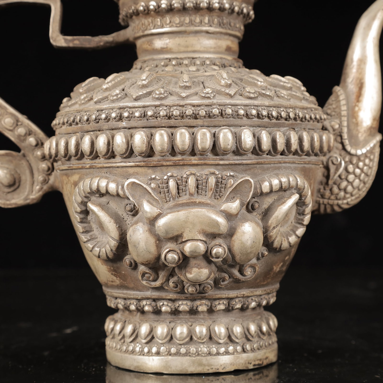 An Exquisite Silver-Plated Bronze Beast-Face Pattern Ewer - 11